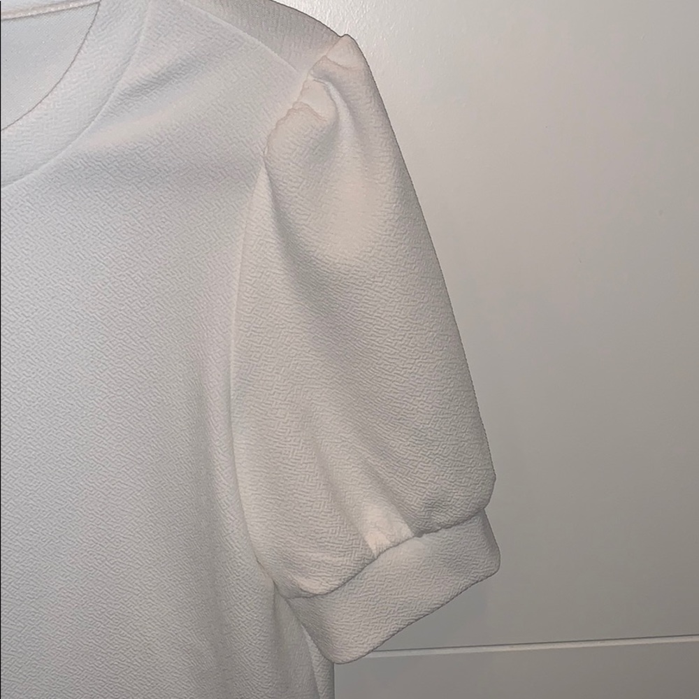 White blouse - Picture 2 of 3